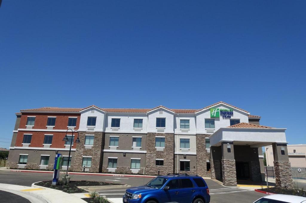 Holiday Inn Express & Suites Брентууд Екстериор снимка