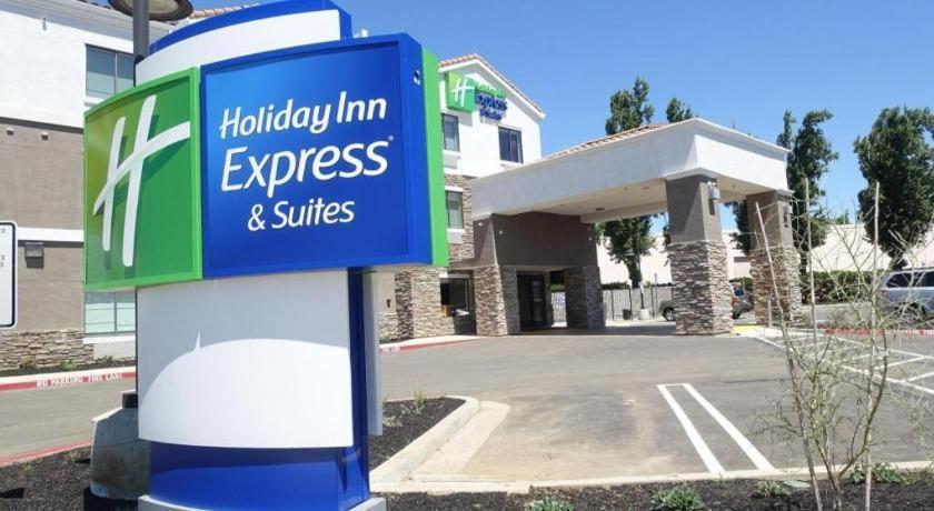 Holiday Inn Express & Suites Брентууд Екстериор снимка